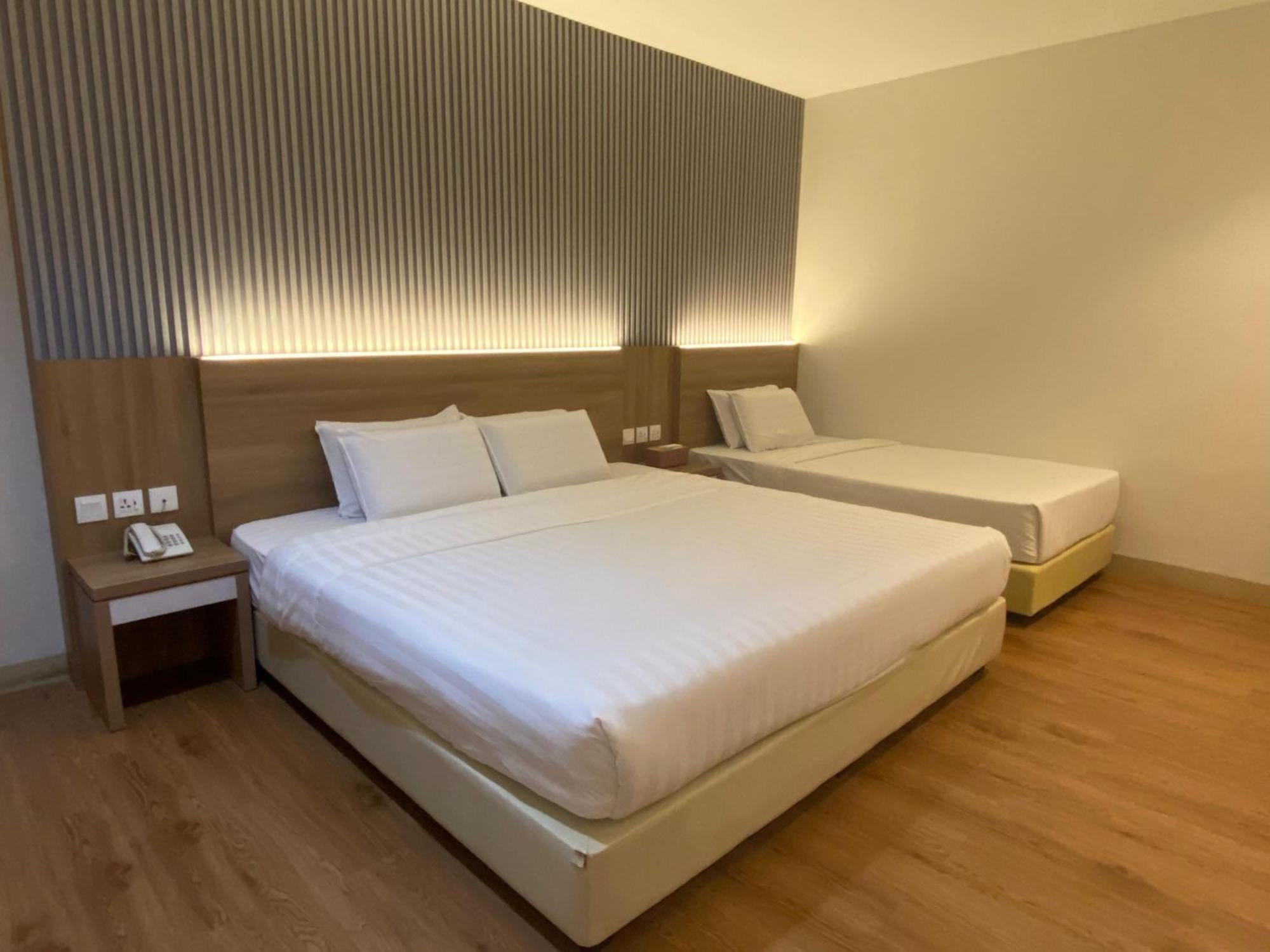 Lovina Inn - Nagoya Batam Exterior photo