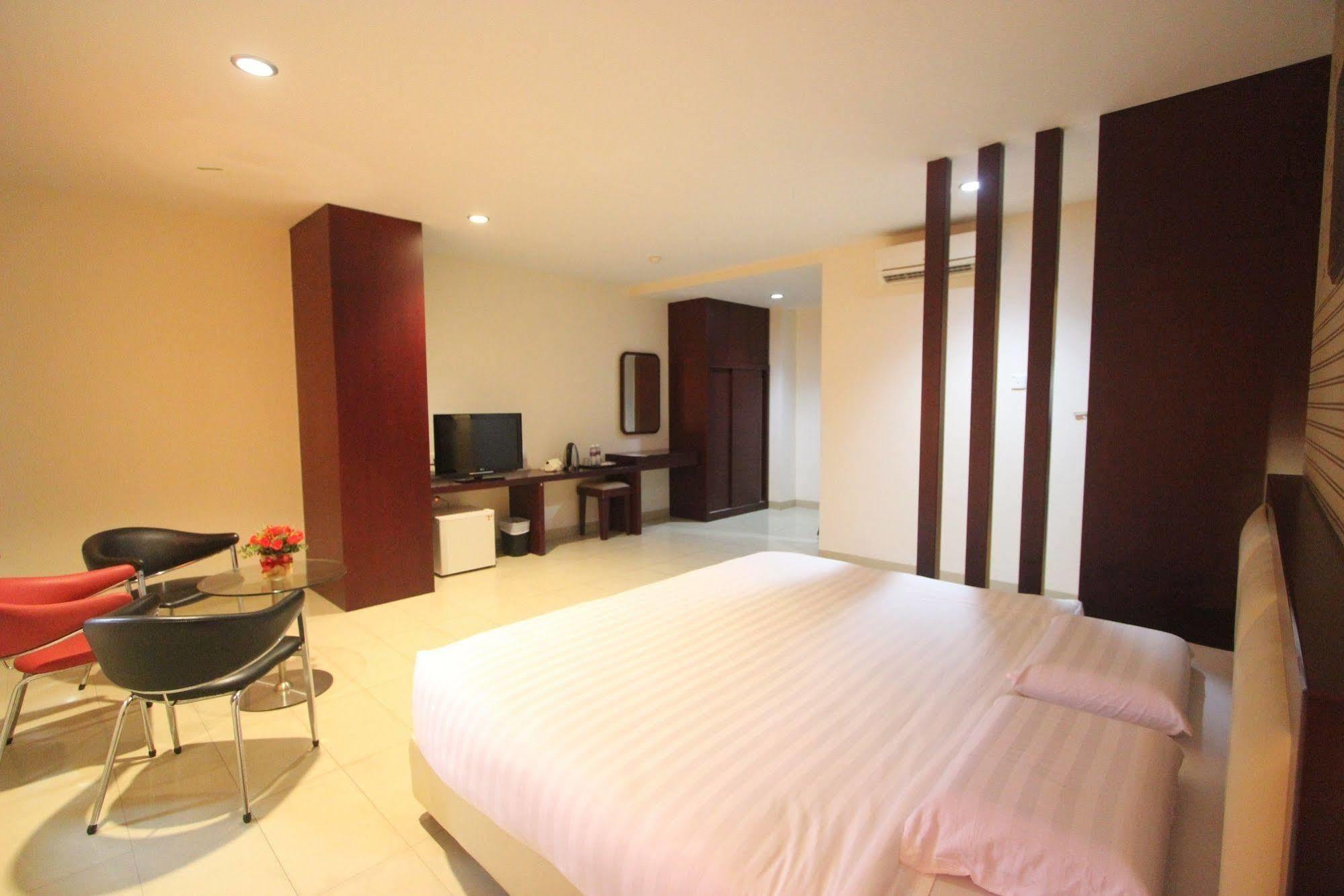 Lovina Inn - Nagoya Batam Exterior photo
